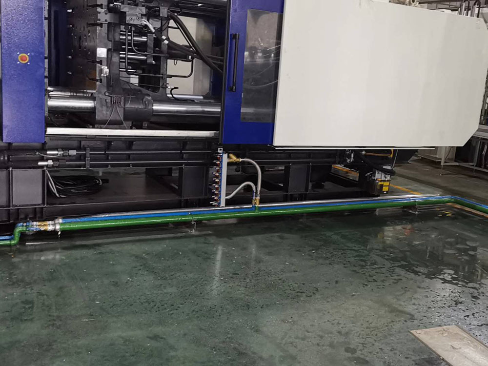 設備循環(huán)水管道安裝